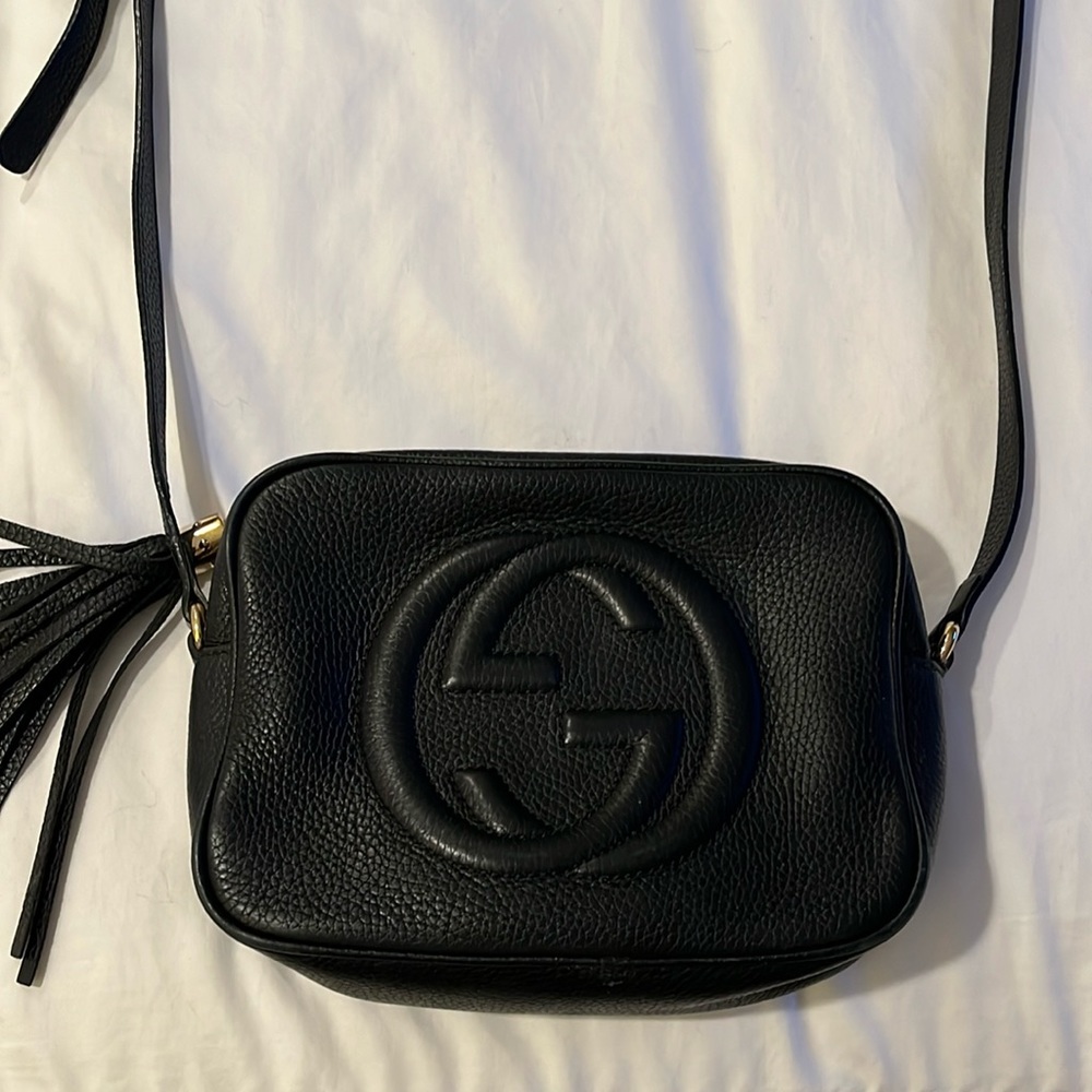 GUCCI crossbody pebbled calfskin small soho disco bag;black. Good condition.